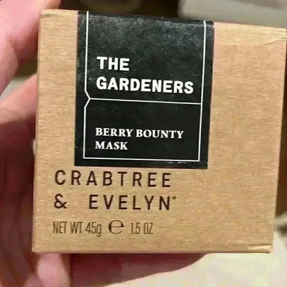 Crabtree and Evelyn the gardeners Berry bounty mask - Picture 3 of 4